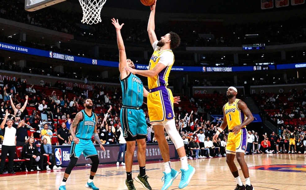 Real Madrid vô địch EuroLeague Super Cup đầu tiên: chiếc cúp đã trao, còn hóa đơn thì chưa ai mở
